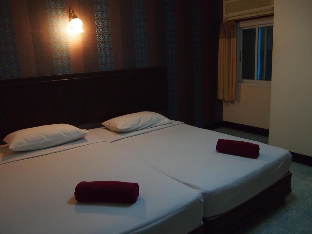 Four Sons Inn Bangkok Room photo